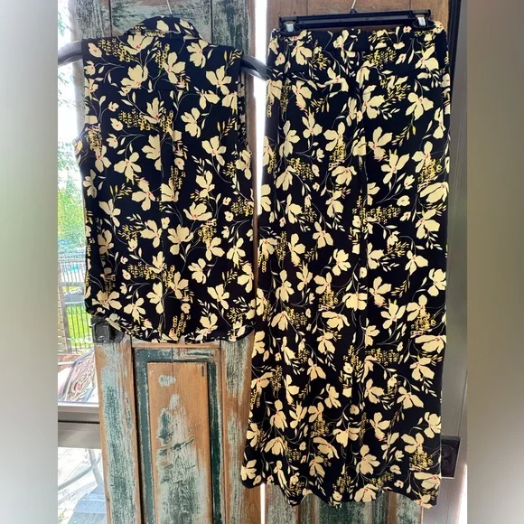 cabi Spring 2025 Set Up Blouse. Size XS - Picture 6 of 7